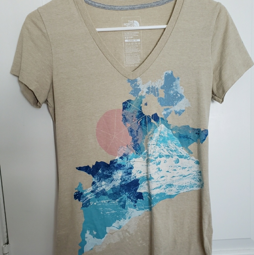 North Face graphic v neck tee